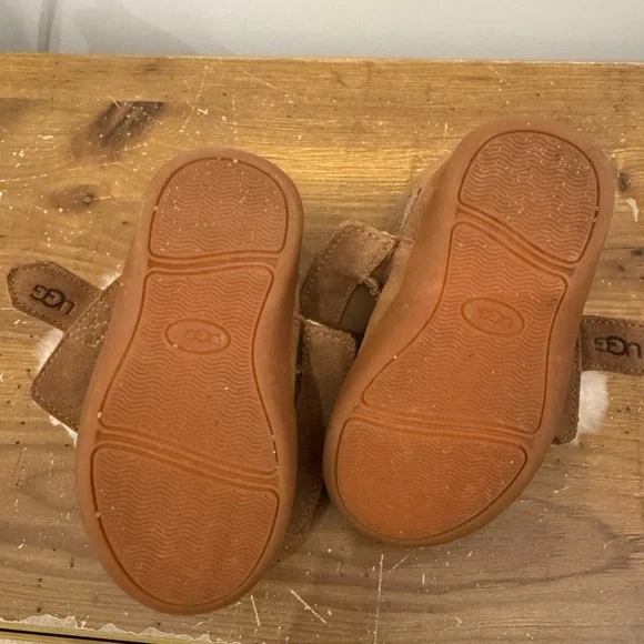 UGG Kids Chestnut Boots - Picture 8 of 8